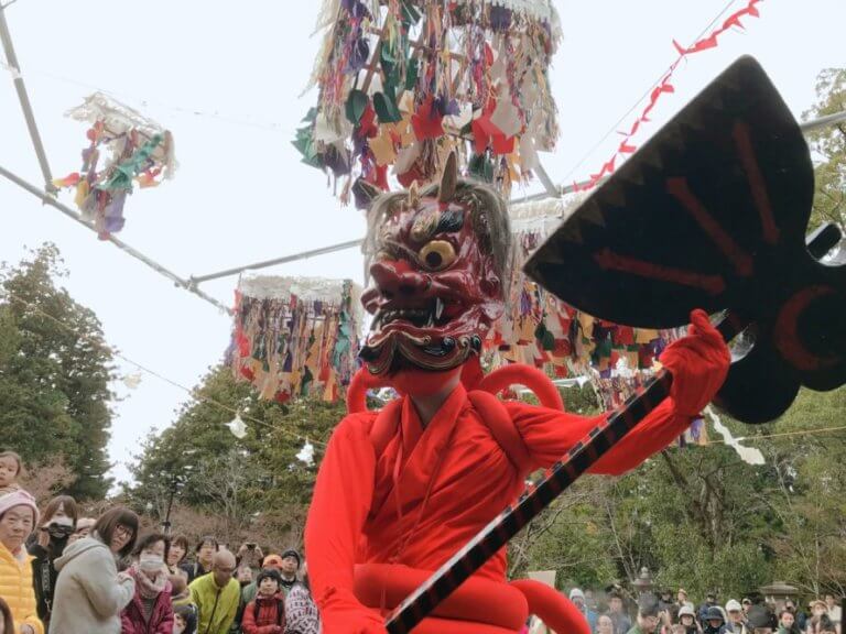 奥三河の花祭り 熊野公演 がエキサイトだった話 熊野ログ 紀伊半島の参詣道とウォーカーのための情報サイト